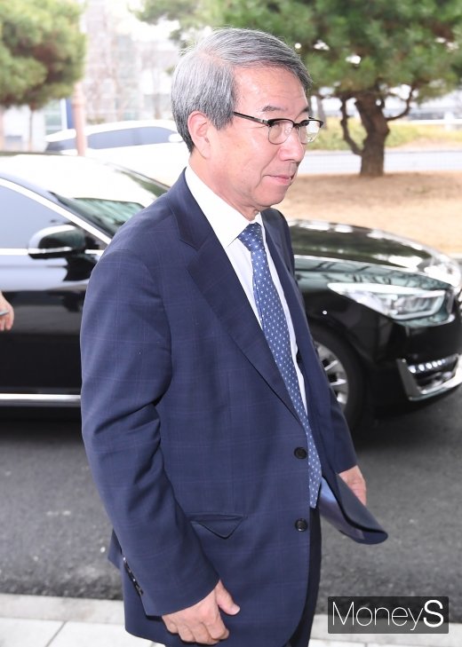 [머니S포토] 박용곤 빈소 찾은 정운찬 KBO총재