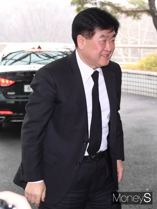 [머니S포토] 박용곤 빈소 찾은 권오갑 부회장