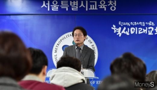 조희연 교육감이 5일 서울 종로구 송월길 서울특별시교육청 201호에서 사단법인 한국유치원총연합회(이하 한유총) 설립허가 취소 관련 기자회견을 갖고 있다. /사진=임한별 기자