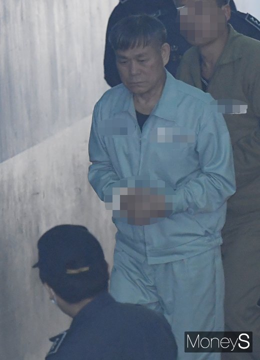 [머니S포토] 법정으로 향하는 이재록 목사