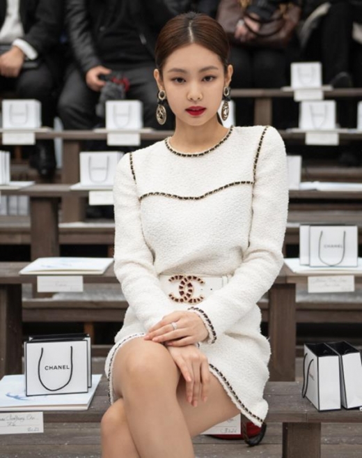 [★패션] '블랙핑크' 제니, 파리서 더욱 럭셔리한 '인간샤넬'