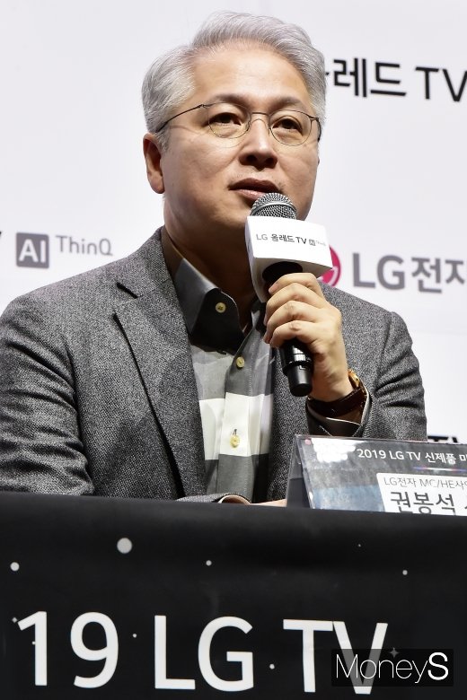 [머니S포토] 롤러블 TV 관련 입 연 권봉석 사장
