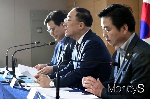 [머니S포토] 홍남기, 