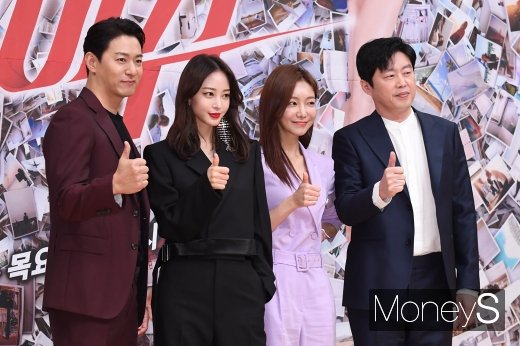 [머니S포토] 주진모·한예슬·신소율·김희원 '빅이슈 엄지척'