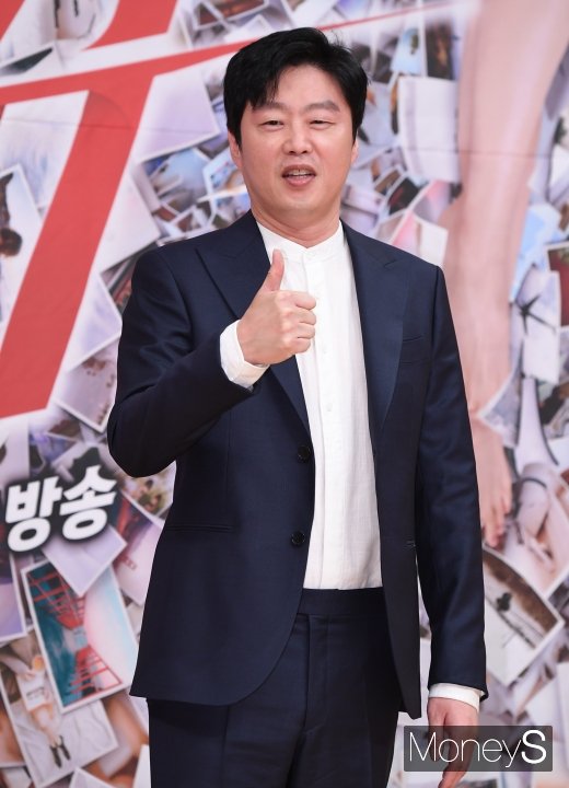 [머니S포토] 김희원 '빅이슈 최고!'