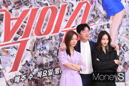 [머니S포토] 신소율·김희원·한예슬 '빅이슈를 원하는 기자들'