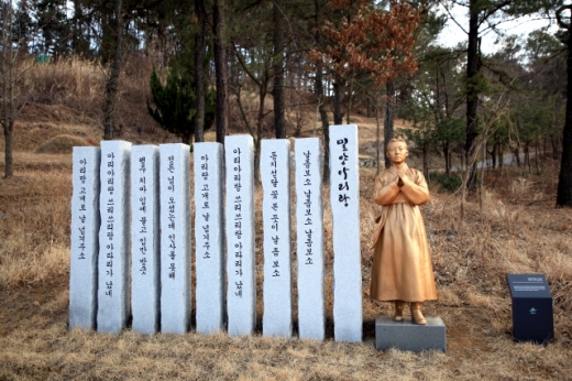 밀양아리랑 가사를 새긴 조형물. /사진=한국관광공사