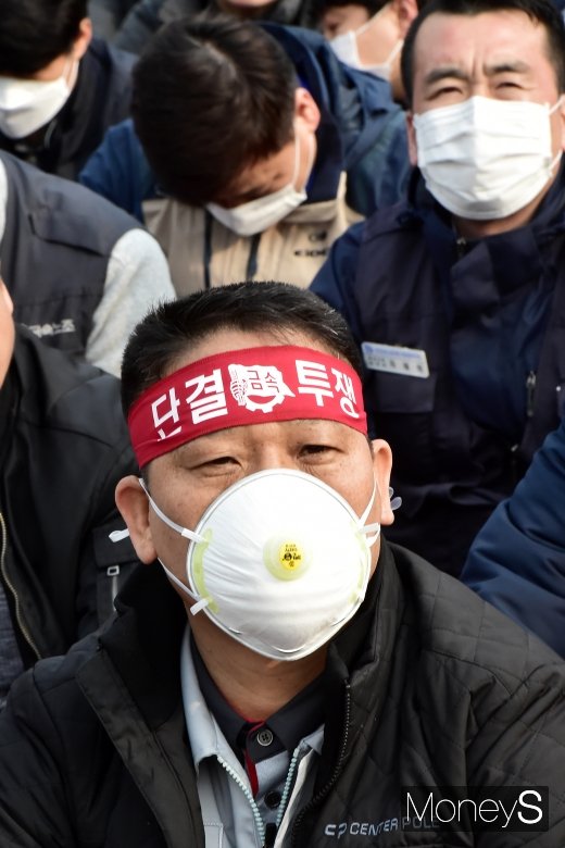 [머니S포토] 미세먼지 최악에도 민노총 총파업 투쟁은 계속