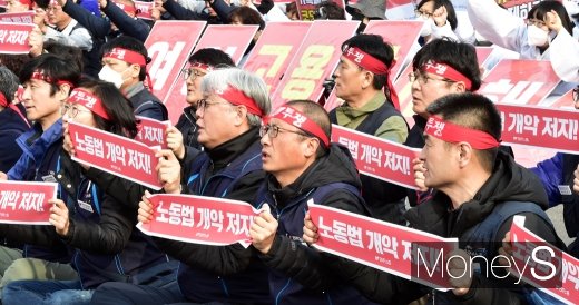 [머니S포토] 민주노총, '탄력근로 확대 반대' 총파업 투쟁