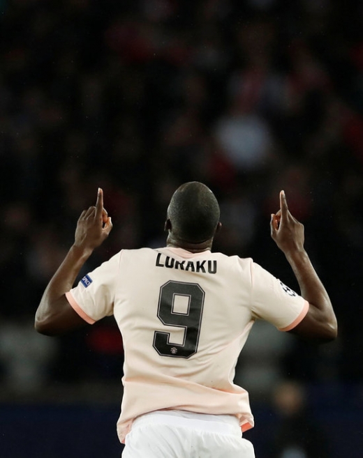 7일 오전(한국시간) 프랑스 파리 파르크 데 프랭스에서 열린 2018-2019 UEFA 챔피언스리그 16강 2차전에서 파리 생제르망(PSG)을 상대로 멀티골을 뽑아내며 승리의 1등 공신이 된 맨체스터 유나이티드의 공격수 로멜루 루카쿠. /사진=로이터
