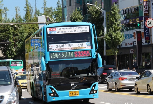 ▲ 성남시내 달리고 있는 S3355번 2층 버스. / 사진제공=성남시