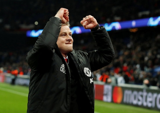 7일 오전(한국시간) 프랑스 파리 파르크 데 프랭스에서 열린 2018-2019 UEFA 챔피언스리그 16강 2차전에서 파리생제르망(PSG)을 3-1로 꺾고 8강 진출을 자축하는 올레 군나르 솔샤르 맨체스터 유나이티드 감독. /사진=로이터
