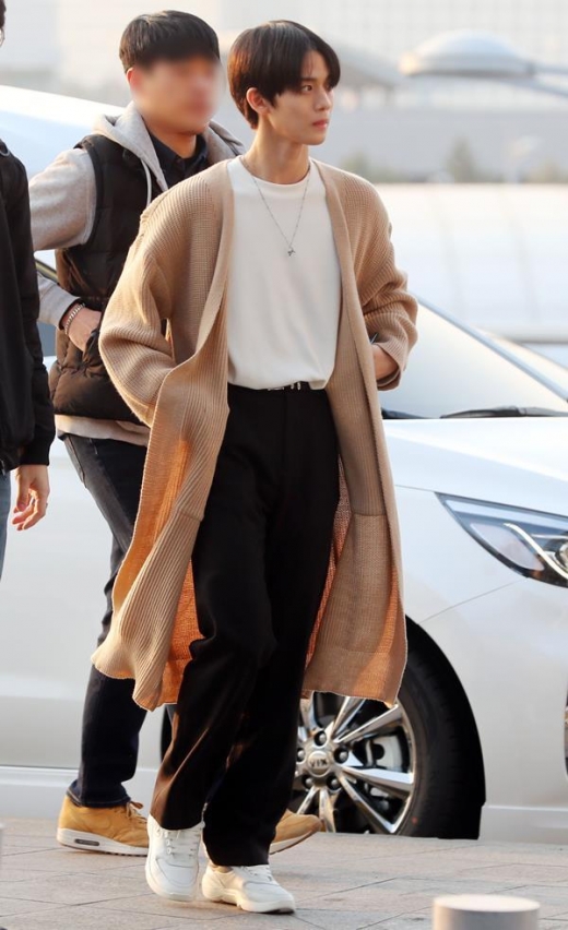 [★공항패션] 배진영, 보호본능 자극하는 남친룩
