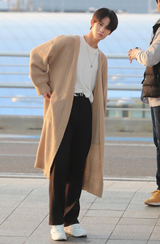 [★공항패션] 배진영, 보호본능 자극하는 남친룩