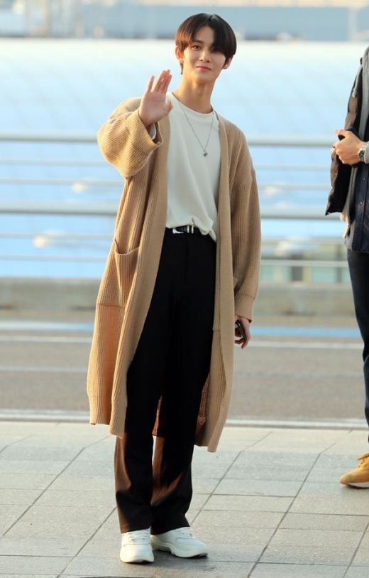 [★공항패션] 배진영, 보호본능 자극하는 남친룩