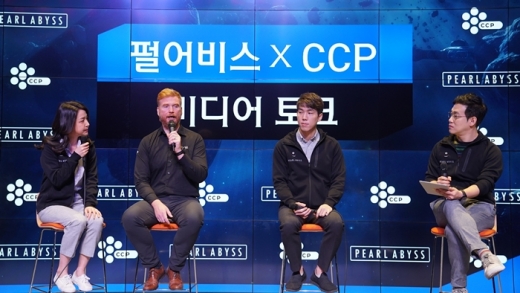 힐마 CCP게임즈 대표와 정경인 펄어비스 대표가 간담회를 진행하고 있다. /사진=펄어비스