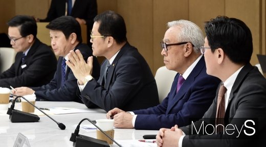 [머니S포토] 재생에너지 정부 입장 경청하는 업계 인사들