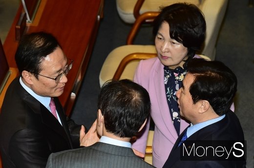 ▲ 홍영표 원내대표(왼쪽부터 시계방향으로), 추미애 전 대표, 이석현 전 국회 부의장, 이해찬 대표