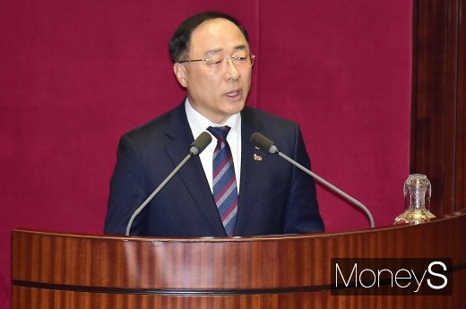 [머니S포토] 3월 국회 개회, 홍남기 부총리 '신임 국무위원 인사'