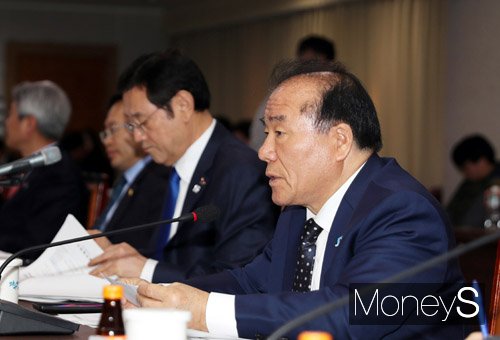 7일 시청 중회의실서 열린 고농도 미세먼지관련 범 광주 관계기관 긴급대책회의에서 장휘국 광주광역시교육감이 발언하고 있다. /사진=광주시교육청 제공 