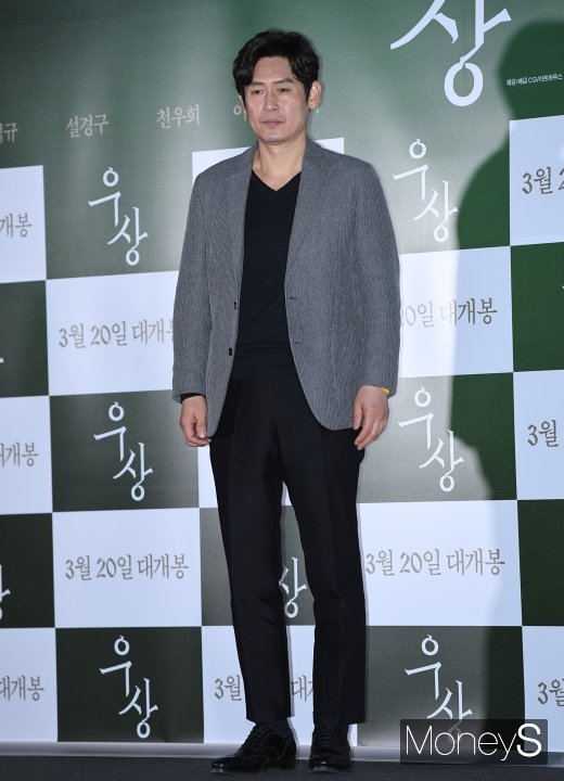 [머니S포토] 설경구, 어제와는 다른 느낌으로