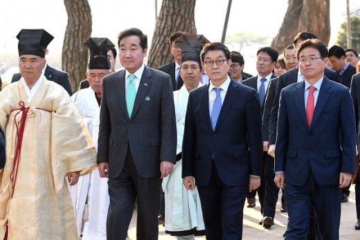 이낙연 총리 영주 소수서원 방문 모습. /사진=경상북도 제공.