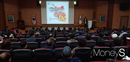 ▲경산시 천도복숭아 품종 소개 강좌 모습. /사진=경산시 제공.