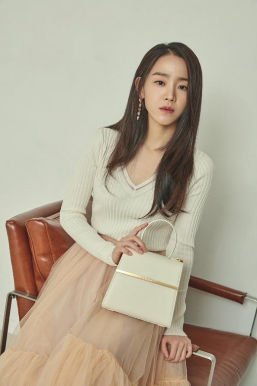 [★화보] 신혜선, 러블리와 시크한 여성스러운 봄 패션