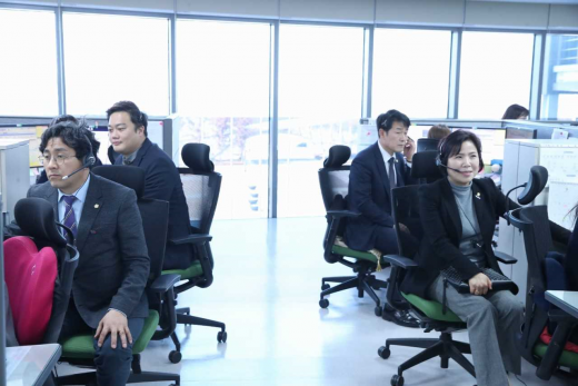 ▲화성시의회 기획행정위원회, 콜센터 현장체험. / 사진=화성시의회 제공