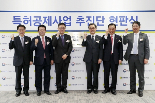 ▲박정 더불어민주당 의원, 정윤모 기보 이사장, 박원주 특허청장, 김기선 자유한국당 의원(왼쪽 두번째부터)./사진=기술보증기금 제공