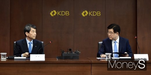 [머니S포토] 산업은행에서 진행된 현대중공업-대우조선 매각 체결식