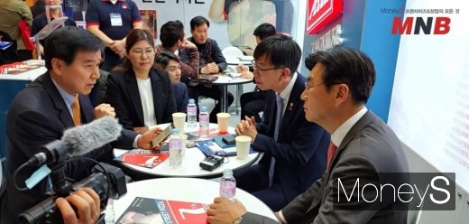 / 7번가피자를 방문한 김상조 위원장 (사진=강동완기자) @머니S MNB, 식품 외식 유통 · 프랜차이즈 가맹 & 유망 창업 아이템의 모든 것