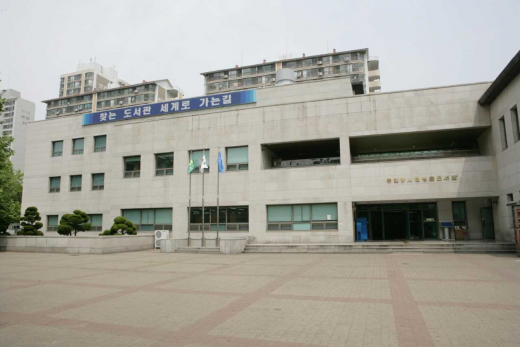 ▲ 안양 시립도서관 전경. / 사진제공=안양시