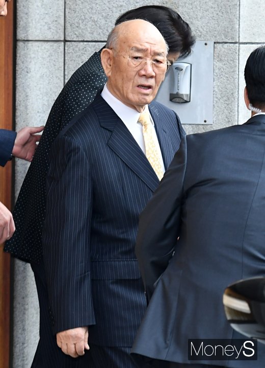 [머니S포토] 전두환, 23년만에 법정으로