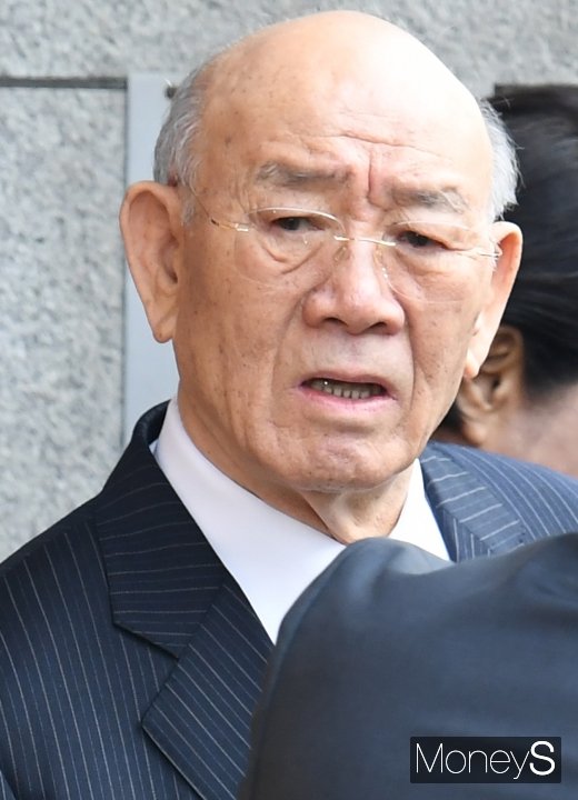 [머니S포토] 전두환 '광주로'