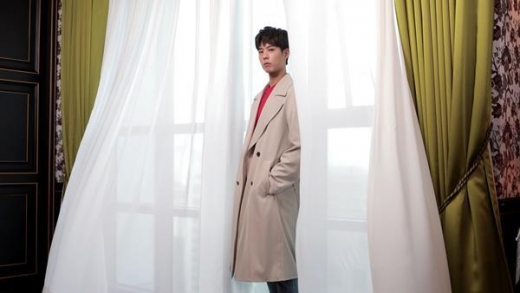 박보검, 산뜻한 봄에 어울리는 남성 트렌치코트룩