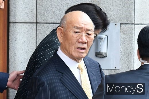 전두환 씨 차량, 광주지방법원 도착(속보)