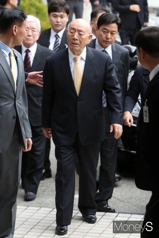 [머니S포토] 광주지법 도착한 전두환