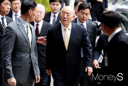 [머니S포토] 5.18 중심 전두환, 광주지법 출석