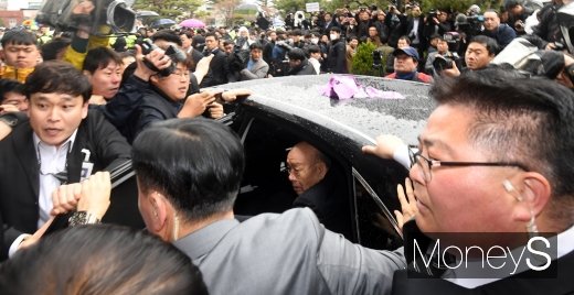 [머니S포토] 전두환 재판 종료, 쉽지 않은 귀가