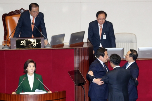 나경원 자유한국당 원내대표의 발언에 아수라장이 된 국회 본회의장. /사진=뉴시스 홍효식 기자
