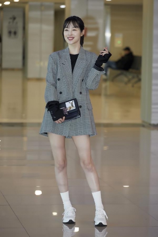신민아 VS 설리, 하의실종 패션 대결…  승자는?