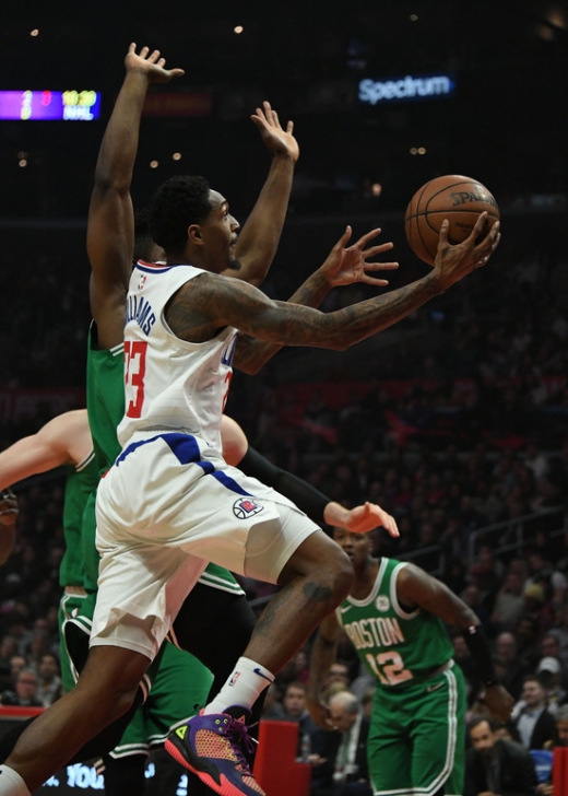 13일(한국시간) 미국 캘리포니아 주 로스앤젤레스 스테이플스 센터에서 열린 2018-2019시즌 NBA 정규리그 경기서 보스턴 셀틱스를 상대로 34득점을 넣은 LA 클리퍼스의 가드 루 윌리엄스. /사진=로이터