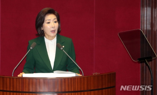 자유한국당 나경원 원내대표가 12일 오전 서울 여의도 국회에서 열린 본회의에서 교섭단체 대표연설을 하고 있다. /사진=뉴시스