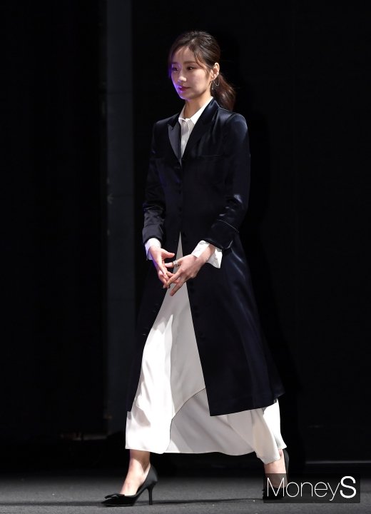[머니S포토] 김소진, 우아한 걸음걸이