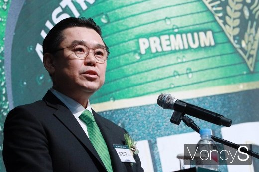 [머니S포토] 인사말 전하는 김인규 하이트진로 대표