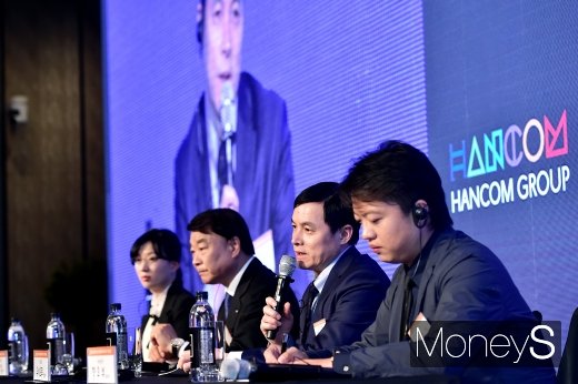 [머니S포토] AI합작법인 관련 답변하는 류칭펑 회장