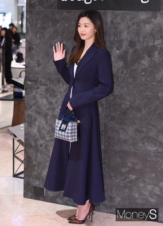 [머니S포토] 전지현, 따라하고 싶은 스타일링