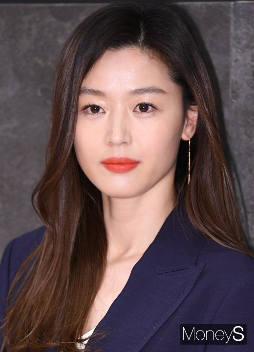 [머니S포토] 전지현, 클로즈업해도 무결점 피부
