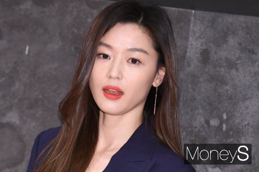 [머니S포토] 전지현, 감탄사 나오는 '실물 미모'